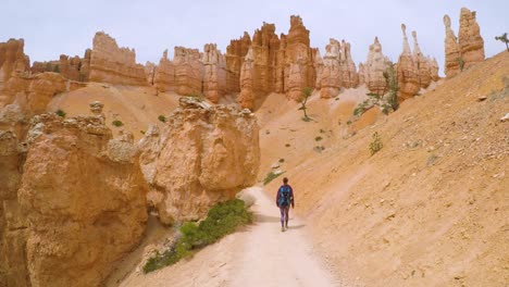 Young-woman-hiking-in-Bryce-Canyon-National-Park,-USA