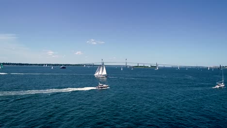 Sailboats-entering-and-leaving-Mt
