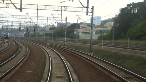 Ferrocarriles-En-Movimiento-Al-Final-Del-Tren