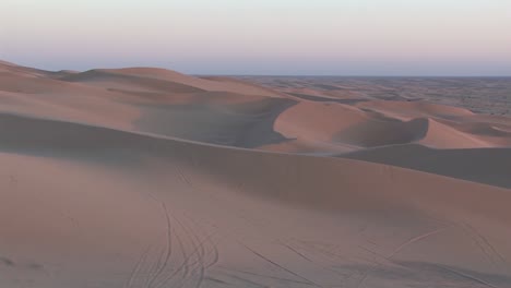Pan-shot-of-North-Algodones-Dunes-in-California-in-evening-sun