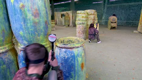 Girls-and-boys-playing-indoor-paintball-8