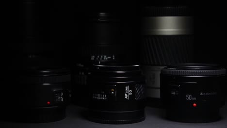 Kameraobjektive-Ohne-Sichtbare-Marken-Auf-Schwarzem-Hintergrund