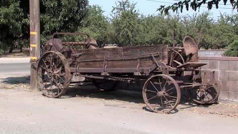 Old-carriage-in-California,-USA