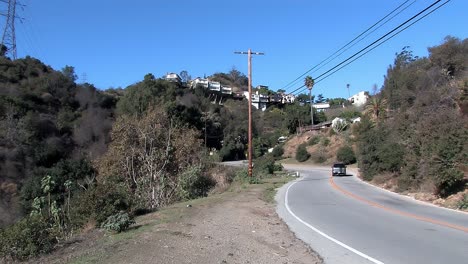 Houses-on-stilts-at-the-edge-of-a-hill-near-Los-Angeles