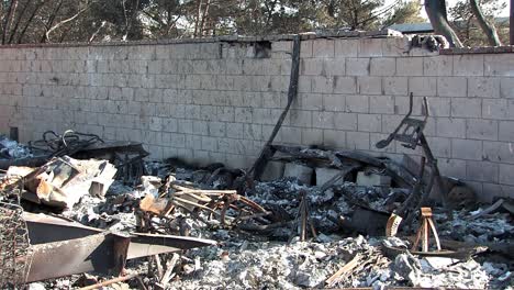 Close-up-of-burned-down-trailer-park-near-Sylmar-so-called-Sayre-Fire-near-Los-Angeles,-USA
