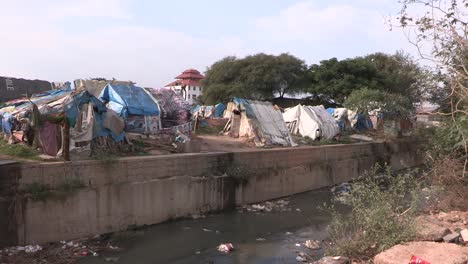 Tents-at-the-edge-of-Bangalore,-India-4