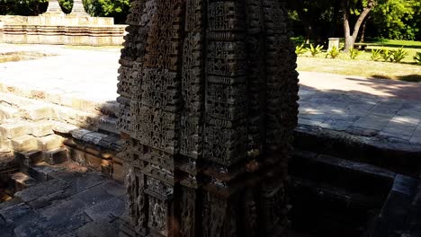 beautifully-carved-stone-pillar-on-Stepwell-of-Modhera-Sun-Temple