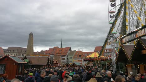 Schöner-Erfurter-Weihnachtsmarkt-Auf-Dem-Berühmten-Domplatz,-Thüringen