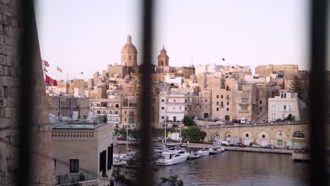 The-Three-Cities-harbour-and-buildings-of-Birgu-close-to-Valletta,-Malta