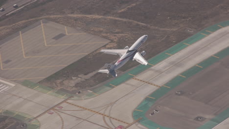 Ein-Flug-Startet-Am-Internationalen-Flughafen-Von-Los-Angeles