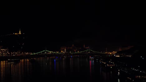 Feuerwerk-über-Der-Stadt-Budapest-Auf-Kettenbrücke,-Donau,-Ungarn,-20