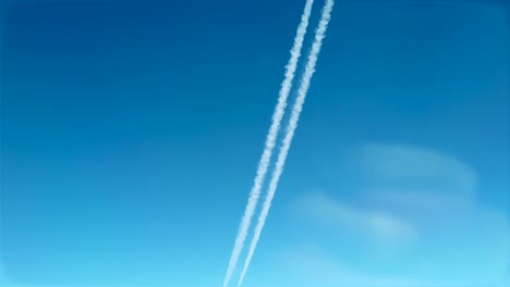 Airplane-passing-overhead-opposite-direction-at-high-altitude