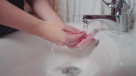 A-female-washing-her-hands-in-slowmotion-1