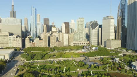 Luftstoß-In-Richtung-Der-Bohne-Im-Berühmten-Millennium-Park-Von-Chicago