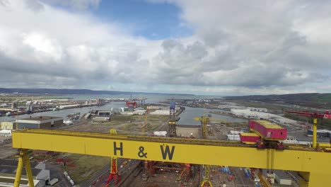 Aerial-views-of-Harland-and-Wolff-cranes,-Samson-and-Goliath,-in-Belfast,-Northern-Ireland
