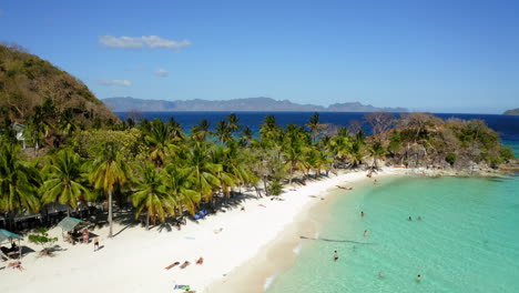 Vista-Aérea-De-La-Isla-De-La-Playa-De-Malcapuya-En-Un-Día-Soleado,-Coron,-Palawan,-Filipinas