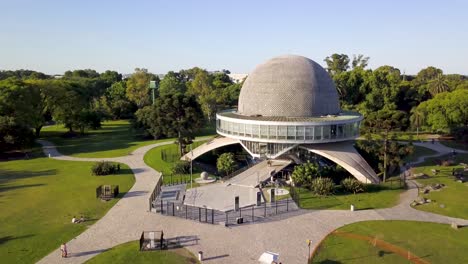 Aerial-jib-up-showing-the-impressive-Galileo-Galilei-Planetarium,-Buenos-Aires