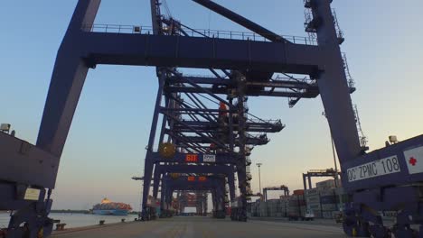Shot-of-big-cranes-in-a-port