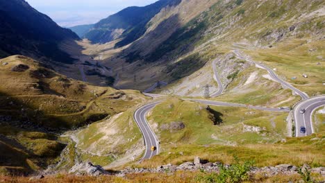 View-of-the-well-known-Transfagarasan-road,-in-Romania,-on-a-sunny-summer-day
