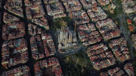 Aerial-view-of-Barcelona-city-at-Sagrada-Familia-neighbourhood-in-Barcelona,-Spain
