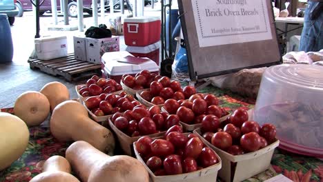 Vegetables-on-Eastern-Farmers-Market,-Detroit,-Michigan,-USA