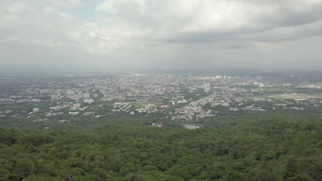 Eine-Luftdrohnenübersicht-über-Chiang-Mai,-Thailand