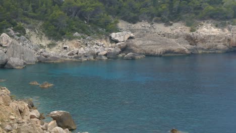 Blick-Auf-Eine-Bucht-An-Der-Nordküste-Der-Insel-Ibiza