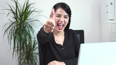 Atractive-Female-office-worker-thumbs-up-to-the-camera