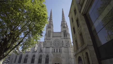 View-of-the-two-towers-of-the-bordeaux-cathedral--3