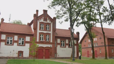 Facade-of-the-House-of-Former-Servants-in-Hugo-Scheu-Manor-in-Silute,-Lithuania-1
