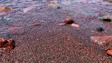 Popular-Playa-Roja-En-Santorini,-Grecia-En-Un-Día-Soleado