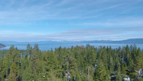 Vuela-Sobre-La-Bahía-Esmeralda-En-El-Lago-Tahoe-En-El-Norte-De-California-En-Invierno