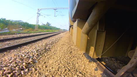 Bahnstrecke-Von-Der-Zugfahrt-In-Indien-Aus-Gesehen-12