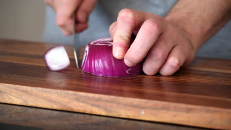 Close-up-of-cutting-red-onion