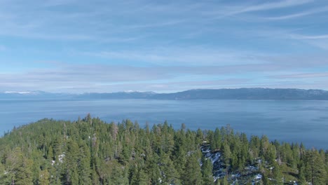 Camión-Volador-Sobre-El-Sur-Del-Lago-Tahoe-Desde-Emerald-Bay