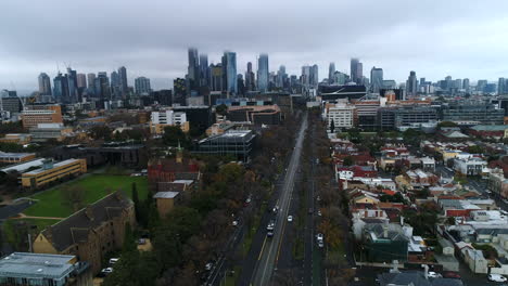 Winter-In-Melbourne-Mit-Atemberaubender-Drohne-In-Richtung-Stadt