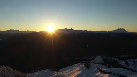 Amazing-sunrise-over-the-mountains-in-Whistler-area,-Canada