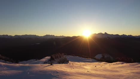 Amazing-sunset-over-the-mountains-in-Whistler-area,-Canada