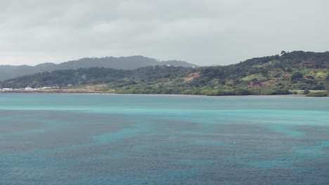 Island-ship-wreckage-in-the-caribbean-sea