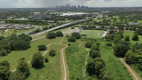 Rückansicht-über-Dem-Stadtpark-Mit-Der-Stadt-New-Orleans-Im-Hintergrund