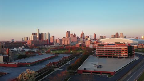 Detroit-City-Morgens-Sonnenaufgang.-Ansichten-Von-Ford-Field