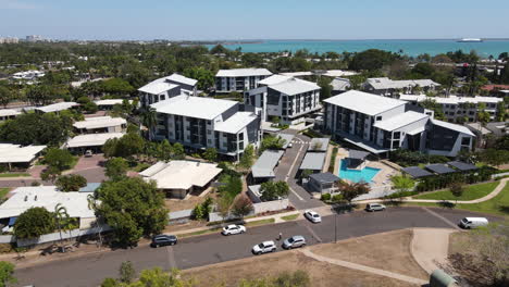 Aerial-Drone-shot-of-apartment-buildings-in-Fannie-Bay-in-Darwin,-Nothern-Territory