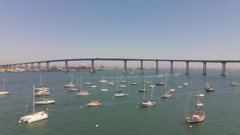 Hafen-Von-San-Diego-Bay-Mit-Blick-Auf-Die-Coronado-Island-Bridge