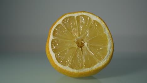 Saftige-Frische-Zitronenschale-Gleitschuss
