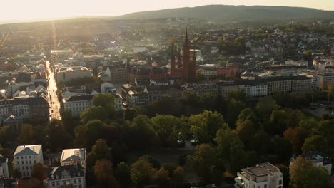 Nice-drone-circle-around-the-Marktkirche-in-Wiesbaden-with-the-city-center-square-on-a-sunny-summer-evening