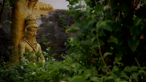 murudeshwar-temple-statue-in-jungle