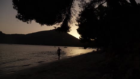 Sonnenuntergang-Strand-Badekappe-De-Formentor-Mallorca-Spanien