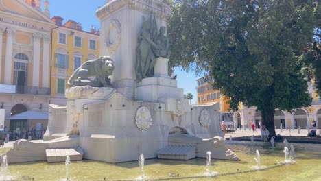 Monumento-A-Giuseppe-Garibaldi-Con-Fuente-De-Agua-En-El