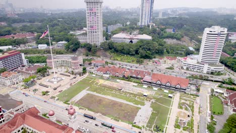 Kuala-Lumpur-Malasia-Drone-Orbita-Alrededor-De-La-Plaza-Merdeka