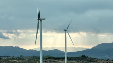 Two-stopped-wind-turbine-blades-with-cloudy-sky
